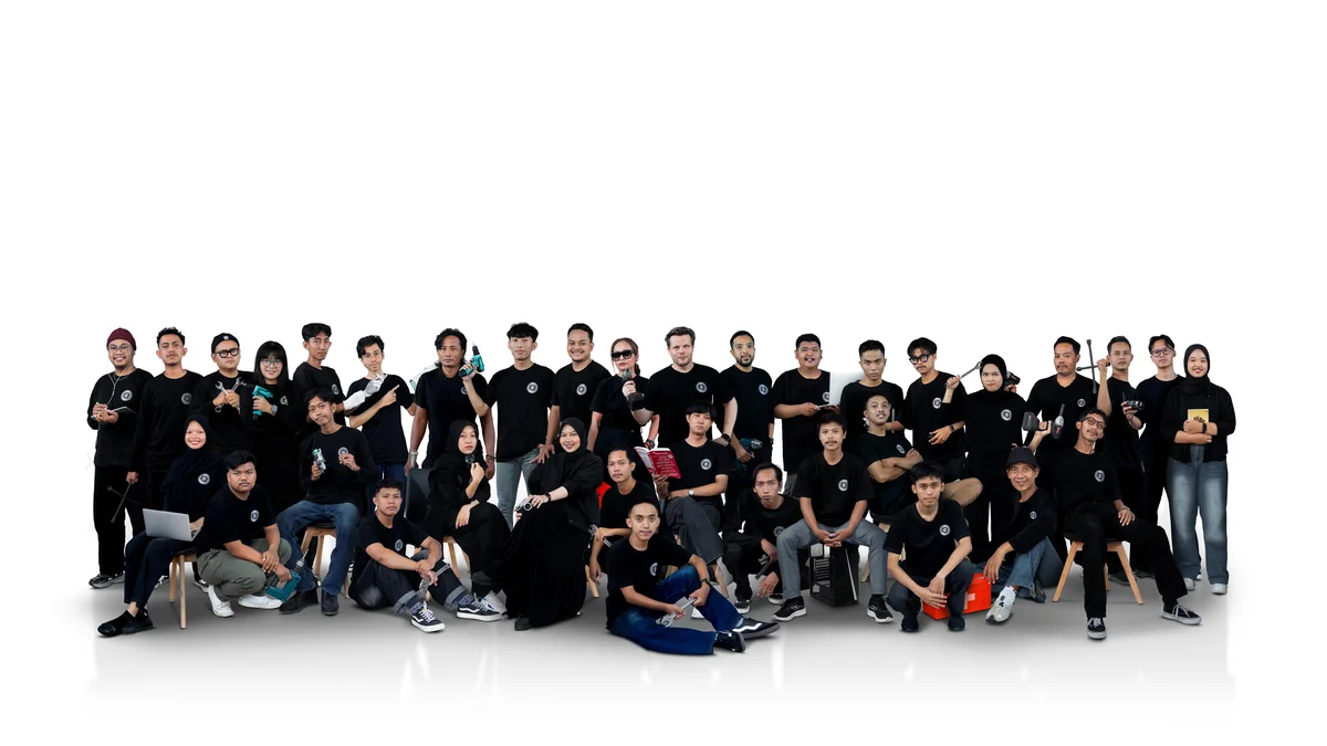 Group photo of the Fotowerker team in black shirts, cut out against a white background